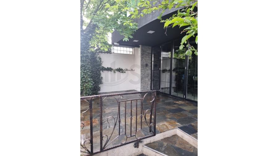 Casă individuală cu 8 camere cu Canalizare în Colentina