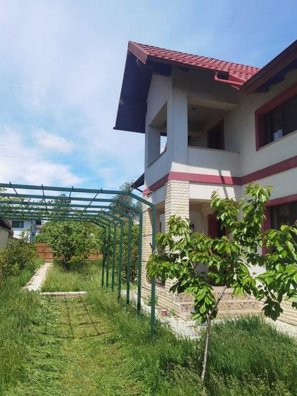 Casă cu 4 camere în Central