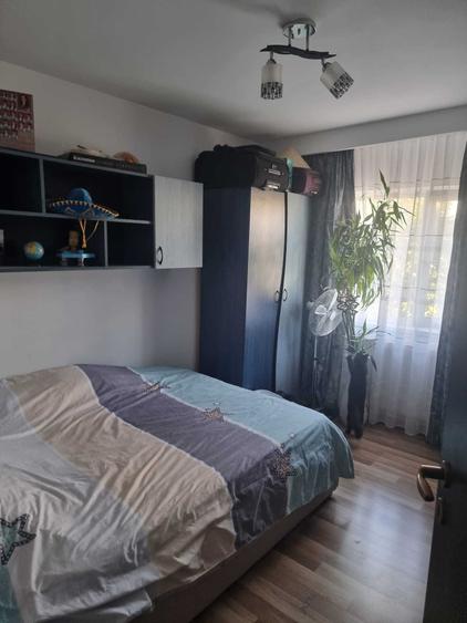 Apartament cu 3 camere decomandat în Trivale