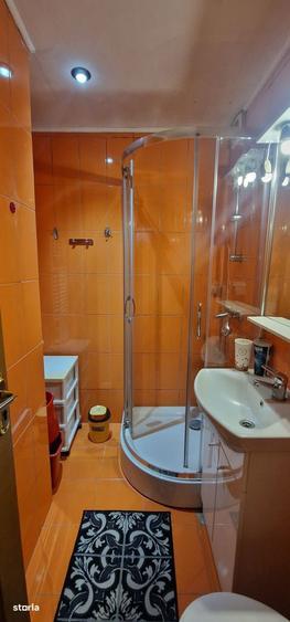 Apartament cu 3 camere semidecomandat, mobilat în Mihai Viteazul