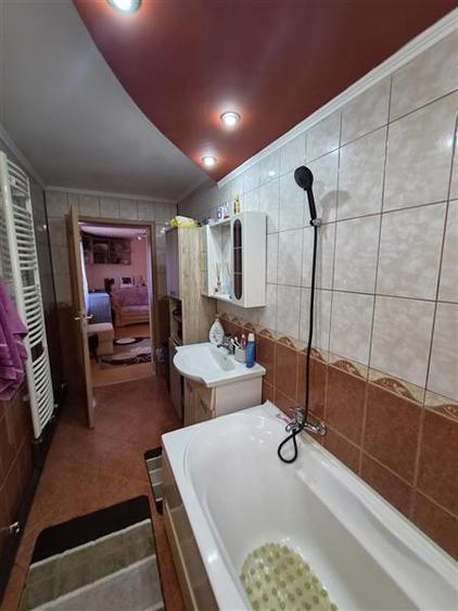 Casă individuală cu 5 camere cu Canalizare în 6 Vânători