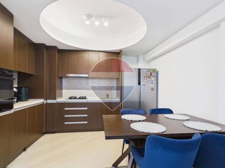 Apartament cu 3 camere decomandat în Periferie