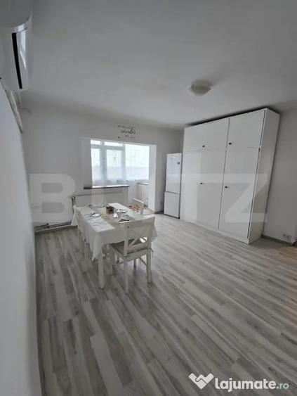 Apartament cu 3 camere semidecomandat în Soarelui