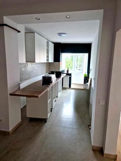 Apartament cu 3 camere decomandat, mobilat în Splaiul Unirii