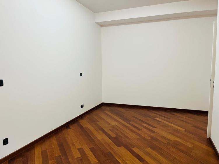 Apartament cu 5 camere decomandat în Primăverii