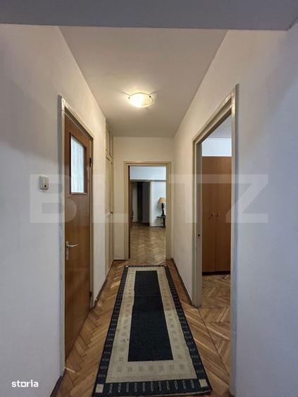 Apartament cu 3 camere semidecomandat în 1 Mai