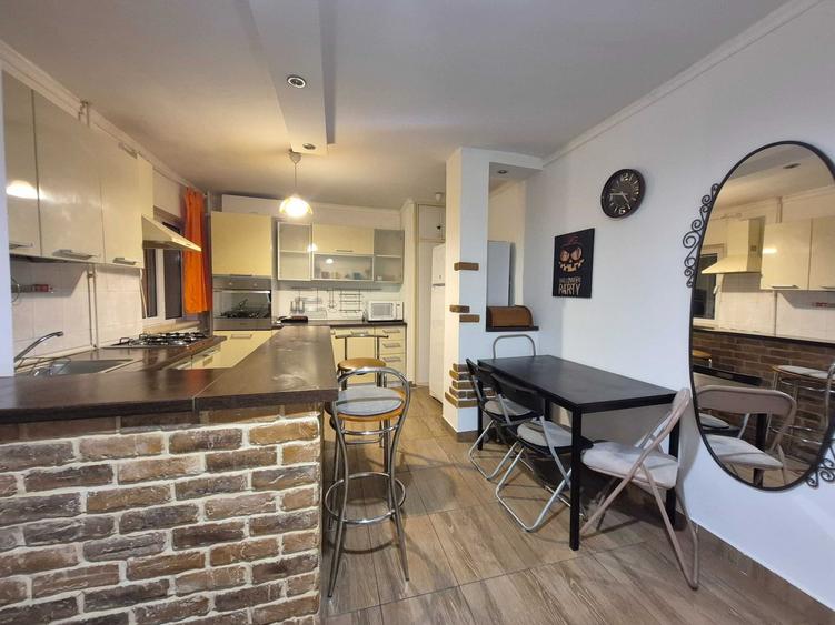 Apartament cu 3 camere semidecomandat, mobilat în Moșilor