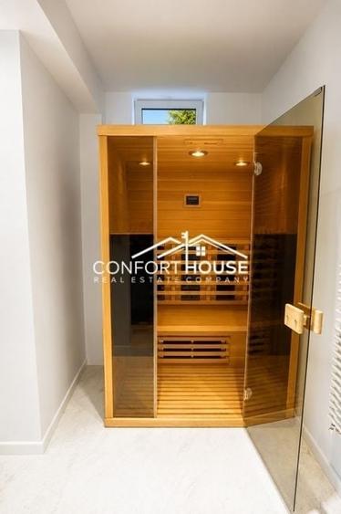 Duplex cu 9 camere cu Piscina în Iancu Nicolae