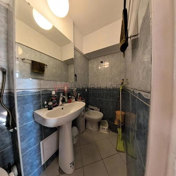 Apartament cu 4 camere decomandat în Amzei