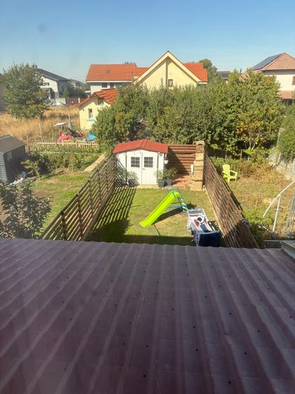 Casă cu 3 camere în Dumbrăvița