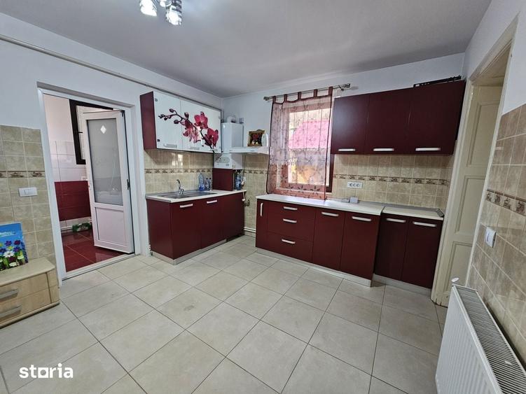 Casă cu 5 camere cu Teren 500 Mp în Central