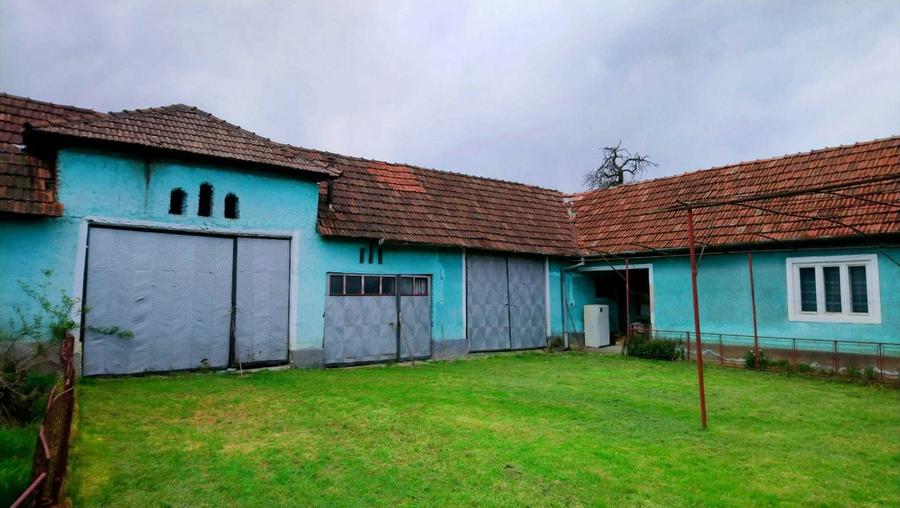 Casa intravilan - curte si gradina - 2