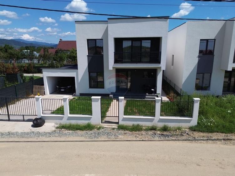 Casă moderne cu 4 camere de vânzare in SASAR / 5 ari teren / utilitati - 5