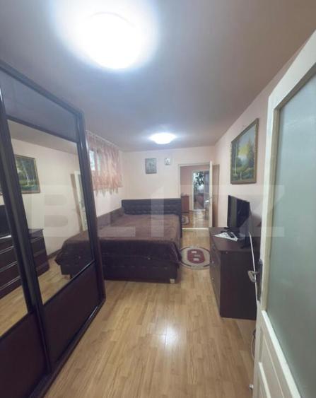 Casa de vanzare 5 camere + dependente - 24