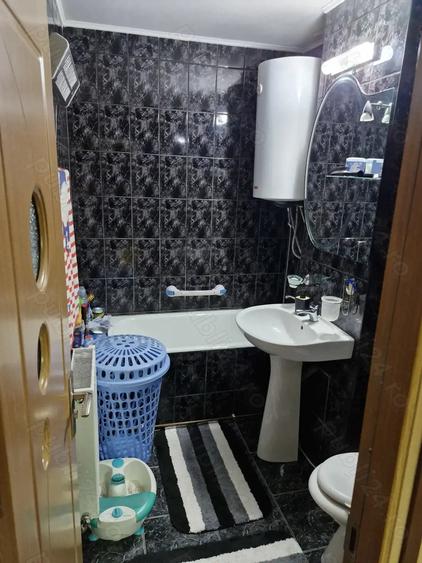 Apartament 3 CAMERE de vanzare Mioveni PROPRIETAR - 1