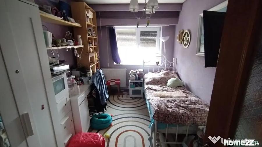 Apartament cu 4 camere decomandat în Dacia