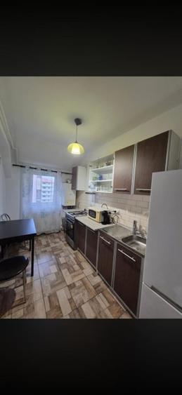 Apartament cu 1 camera,etaj intermediar,parcare cu CF, zona Porii - 1