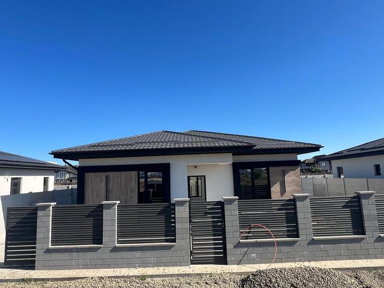 Casa individuala pe parter cu 4 camere // 2 bai // panouri 3 Kw - 2