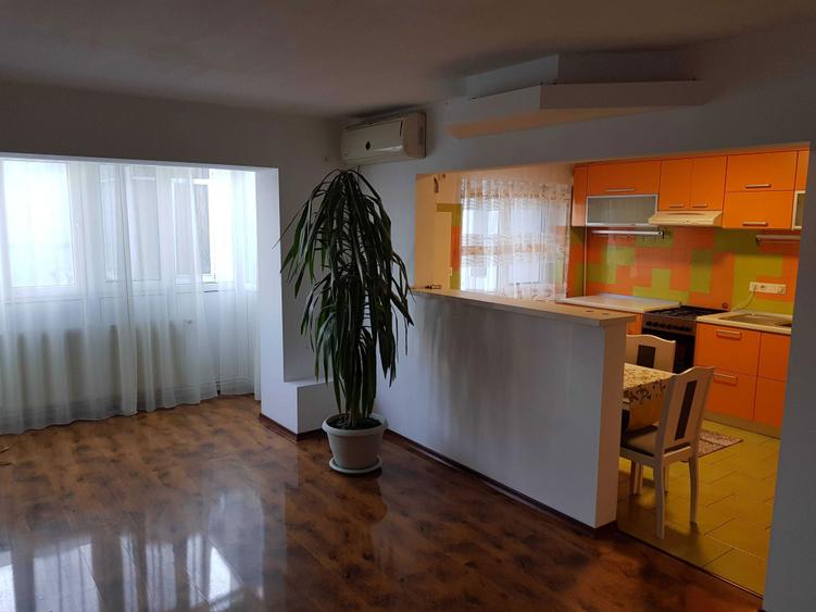 Inchiriez apartament cu 4 camere in Zamca - 3