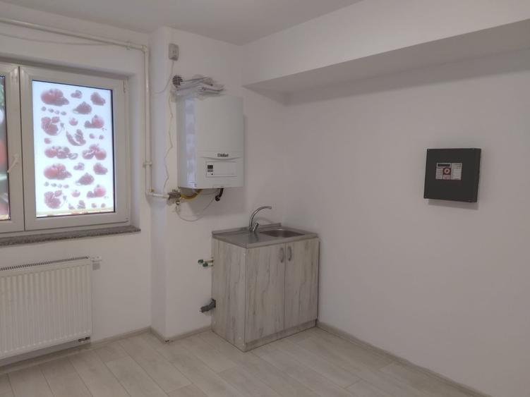 Spatiu comercial de vanzare zona Tractorul bloc nou - 2