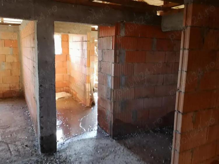 Branesti, Islaz, pret pentru toata proprietatea, doua vile tip duplex alaturate, P+1 - 4