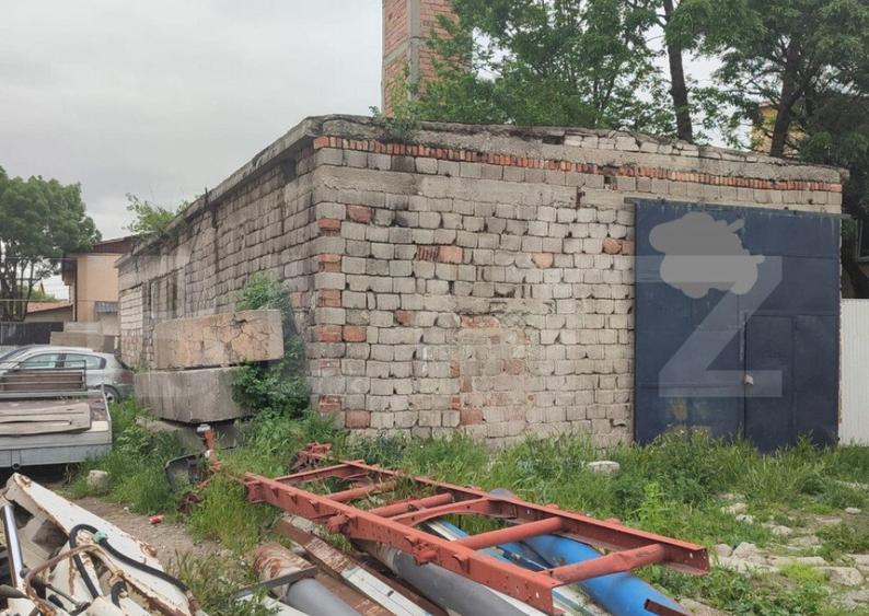 Teren 636 mp , front 21 m , hala demolabila , zona Brestei - 4