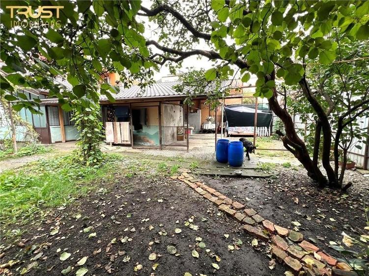 Casa la curte, central, Decebal - 7