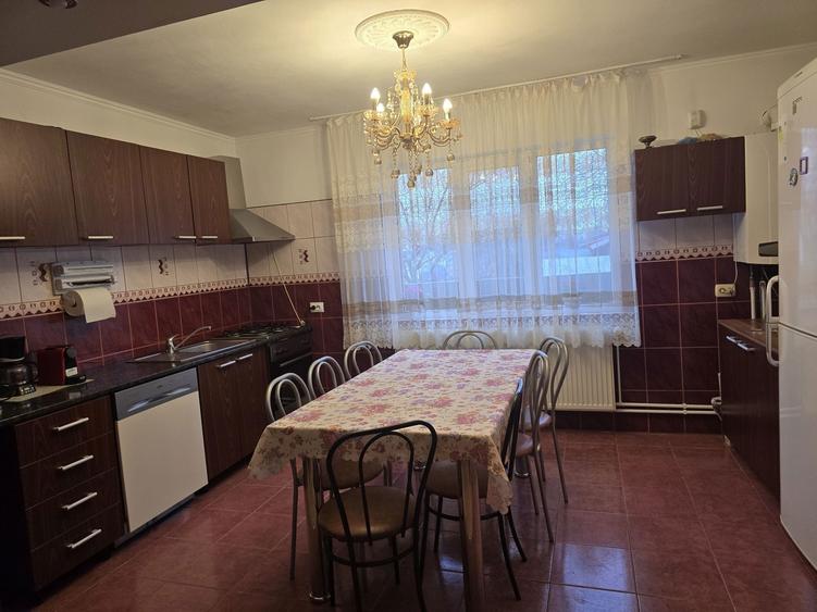 Inchiriez casa P +M - 6