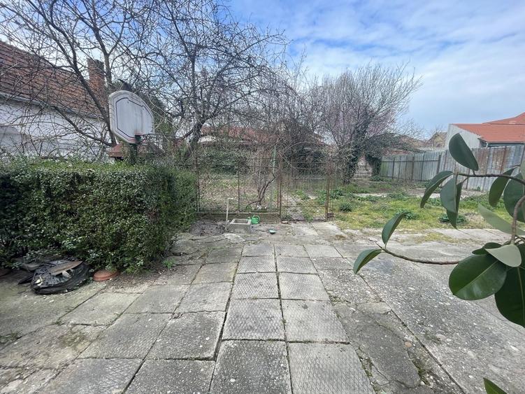 Casa de vanzare cu teren 572 mp si front generos 21 ml - 3