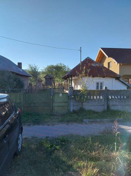 Casa batranesca cu teren generos in localitate - 5