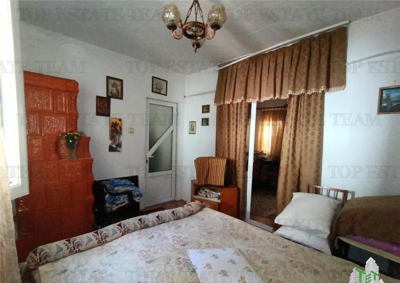 Casa, gradina si curte intr - un peisaj de poveste, aici in - 9