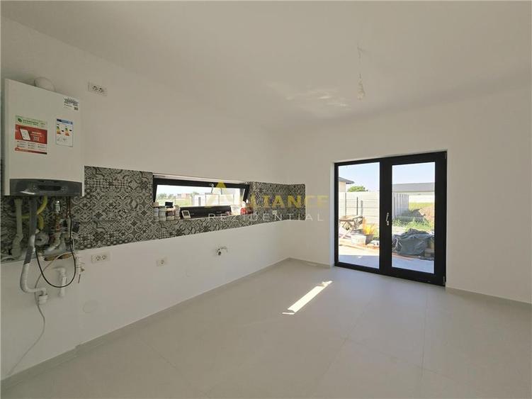 Casa individuala-4 camere-pod-placa de beton-incarcare masina electrica - 3