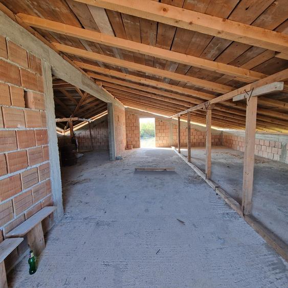 Se vinde casa la rosu, sat  Malaiesti jud. Prahova , pret 72000 euro negociabil - 15