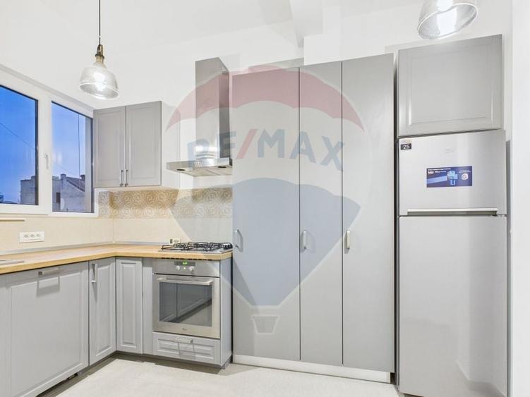 Apartament cu 3 camere de închiriat în zona Universitate - 1