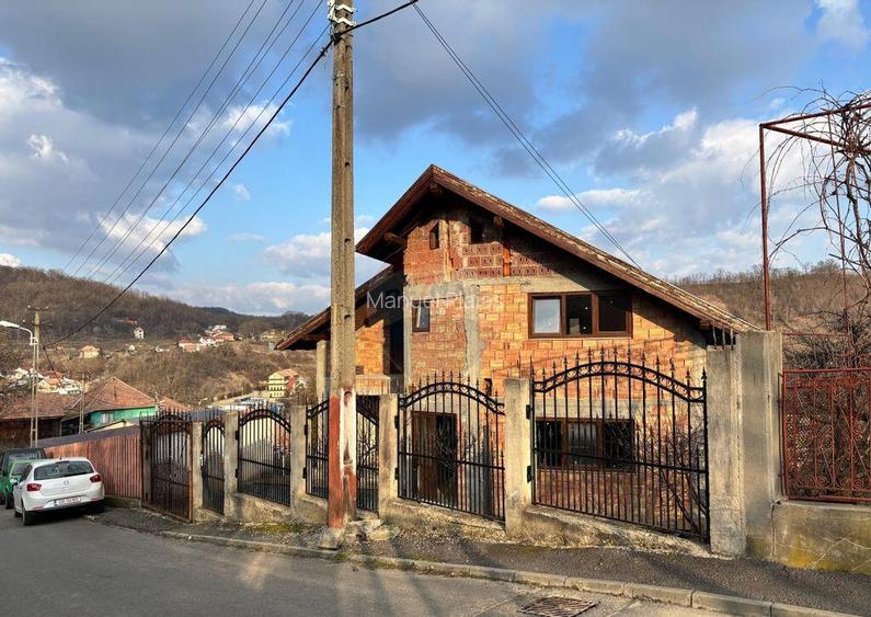 Casa Noua pe 3 niveluri in Media? zona Baznei - prive...