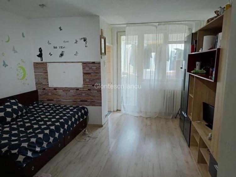 Garsoniera Titan 30Mp Metrou Etaj 7
