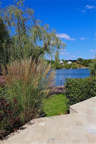 Vila amplasata pe malul lacului - 18