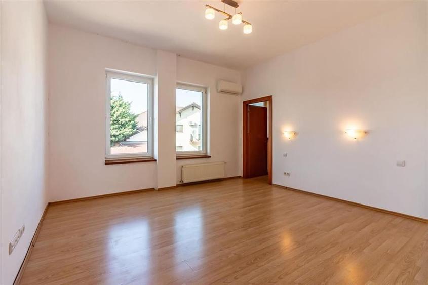 Vila individuala P+1+M / Jolie Ville / Cambrige - 19