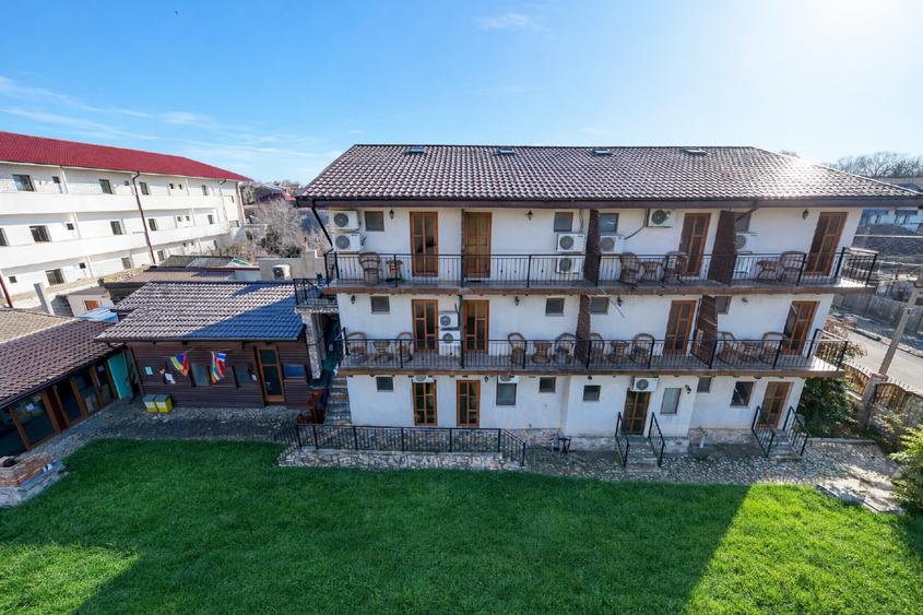 🏡 Business la cheie / Pensiune complet funcțională de vânzare – Eforie Sud - 1