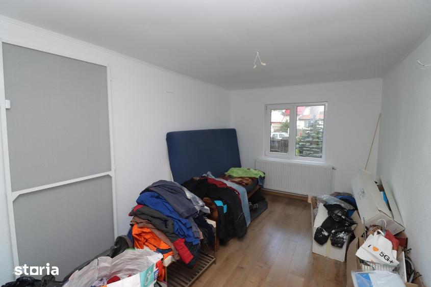 Casă cu 8 camere cu Teren 530 Mp în Zamora