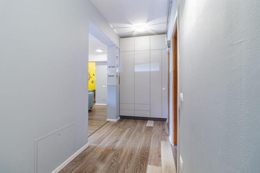 Apartament cu 4 camere semidecomandat, mobilat în Parcul Carol