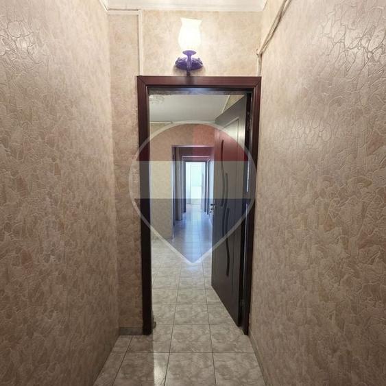 Apartament cu 3 camere decomandat în Nord-Est