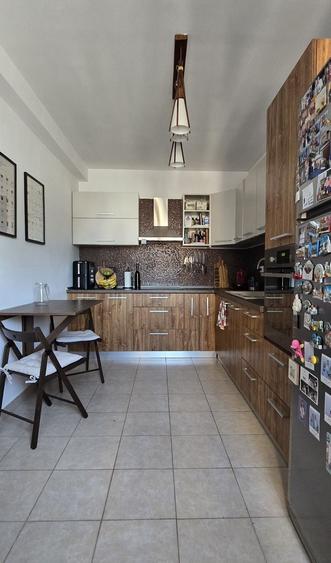 Apartament cu 3 camere decomandat în Brâncoveanu