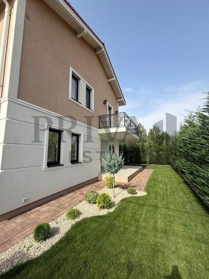 Casă individuală cu 5 camere cu Canalizare în Dumbrăvița