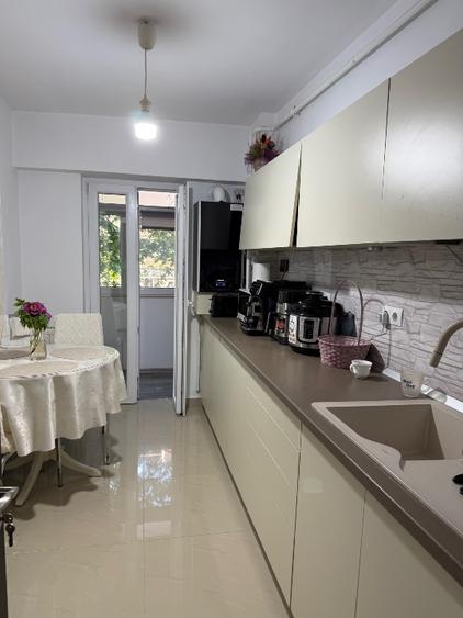 Apartament cu 3 camere decomandat în Central