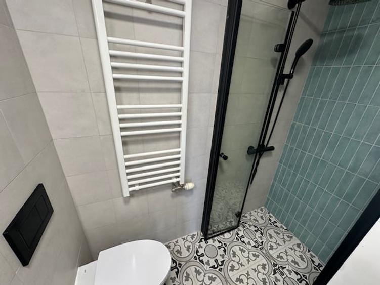Apartament cu 3 camere semidecomandat în Sisești
