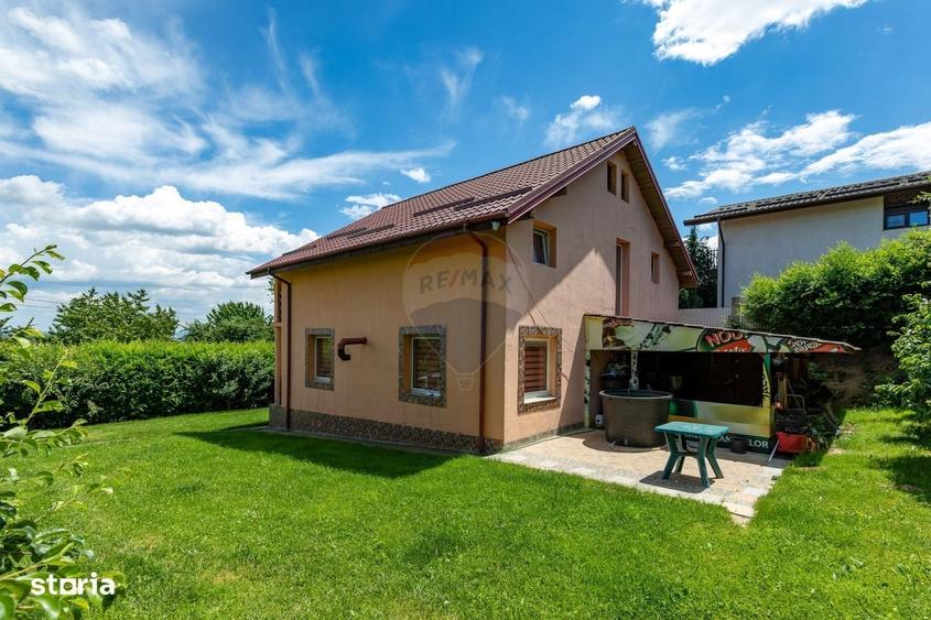 Casă cu 4 camere în Hemeiuș