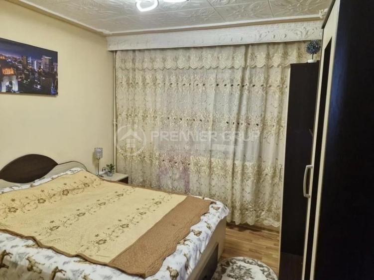 Apartament cu 3 camere decomandat în Nicolina