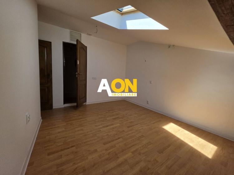 Apartament cu 5 camere decomandat în Cetate