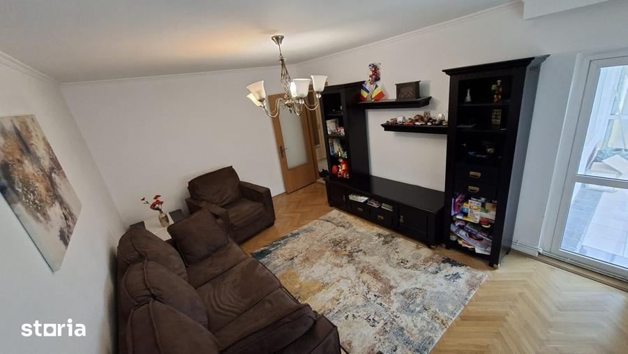 Apartament cu 3 camere decomandat în Central